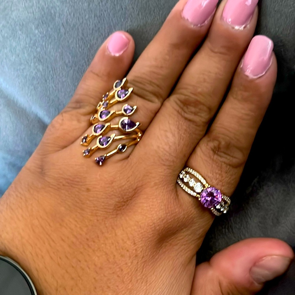 Side 7 golden have purple cristal and little diamonds is good gift